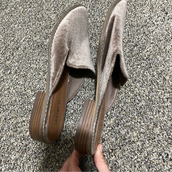 Gorgeous Velvet Mule Clogs Gold Light Brown Women’s 8.5 Shoes Slip On Velour Tan - Picture 9 of 9